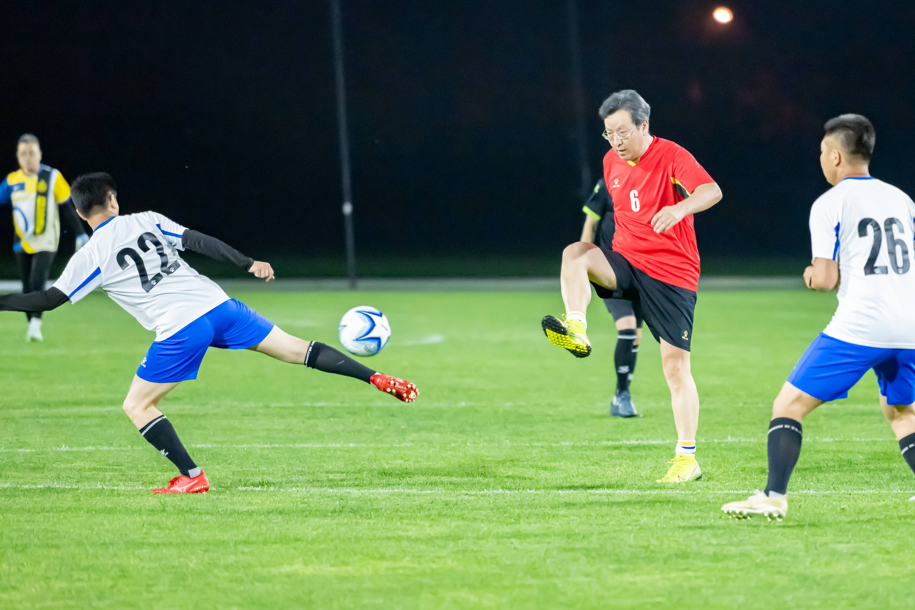 降低外界对 降低外界对